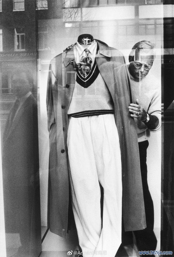 “权力套装”是阿玛尼的代表作