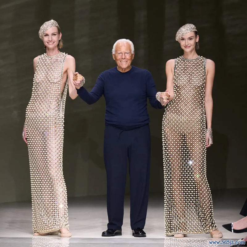 Giorgio Armani Prive 2024秋冬高级定制系列时装秀谢幕环节